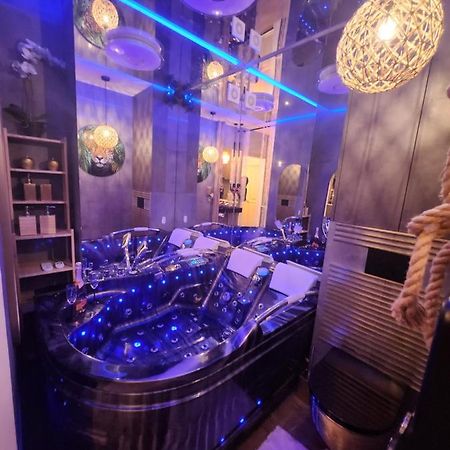 Warszawa Wola Wyjatkowe Studio Z Jacuzzi, Sauna I Fotelem Do Masazu - Exceptional Studio In Warsaw With Jacuzzi, Sauna And Massage Chair Extérieur photo